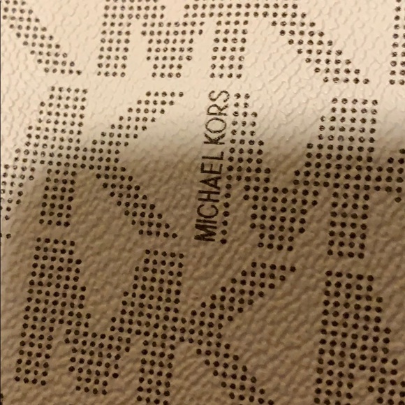 Michael Kors Extra Large Tote - Picture 4 of 7